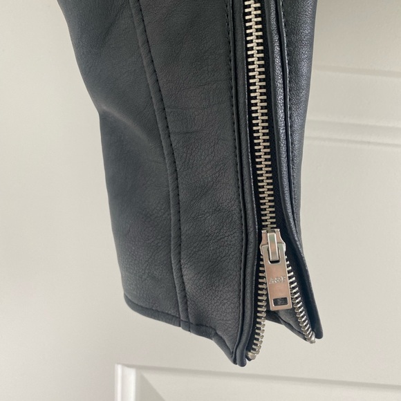 Abercrombie & Fitch Vegan Leather Jacket Cropped - Picture 7 of 9
